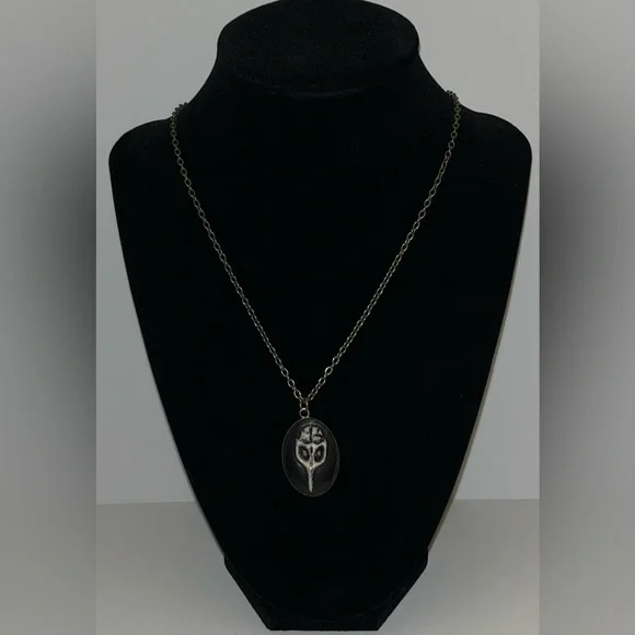 Necklace - Picture 3 of 8